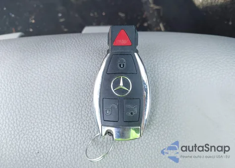 2010 Mercedes-Benz E 350 4Matic z USA, uszkodzony, nr VIN WDDHF8HB1AA070095